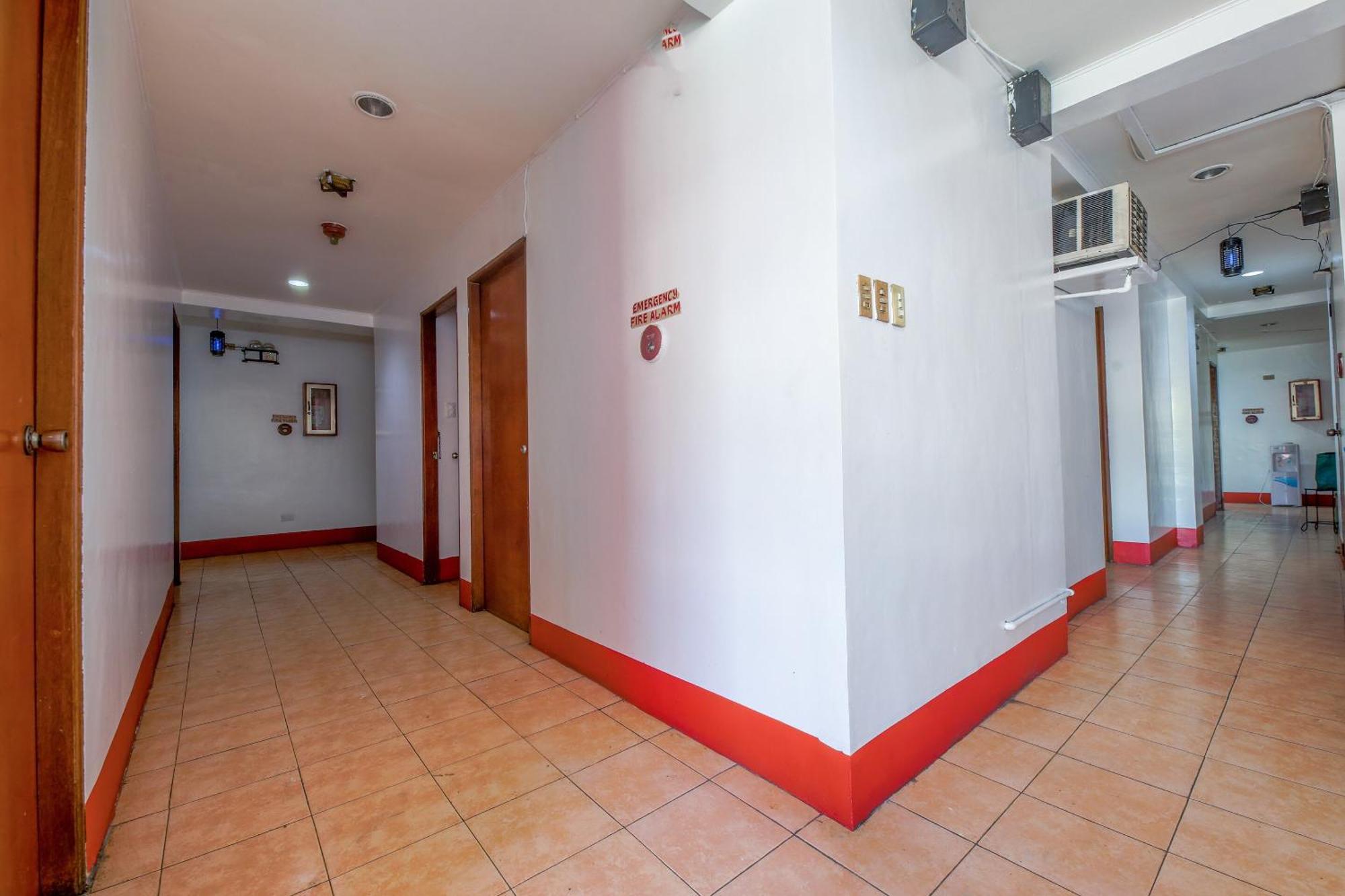 OYO 854 Busline Apartelle Quezon City Exterior foto